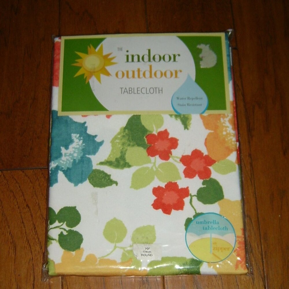 Indoor/Outdoor Tablecloth, Round, NEW IN PACKAGE